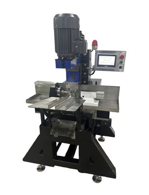 AXC-01 is a precision milling machine used for automatic feeding of drill chucks/tube chucks before heat treatment, featuring the function of automatically dividing angles for slotting.